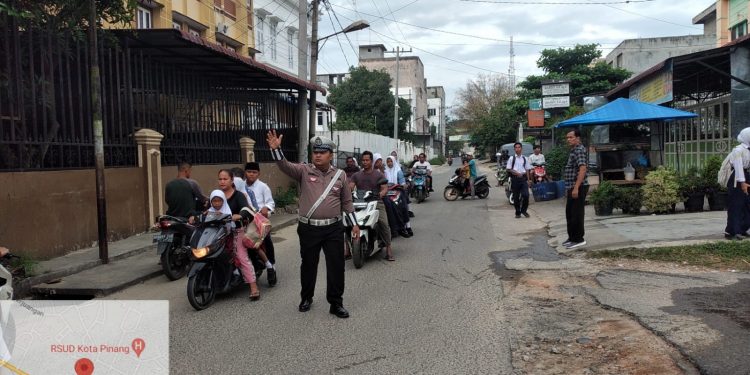 Satlantas Polres Labusel Gelar Strong Point Pagi di Depan Yayasan Ki Hajar Dewantara Kotapinang
