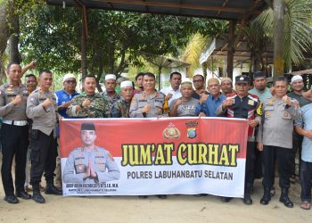 Kapolres Labusel AKBP Arfin Fachreza Gelar *Jumat Curhat* Di Dusun Aman Makmur Desa Hajoran