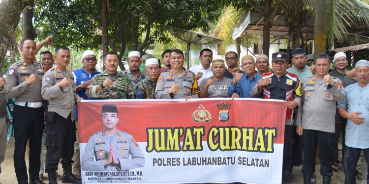 Kapolres Labusel AKBP Arfin Fachreza Gelar *Jumat Curhat* Di Dusun Aman Makmur Desa Hajoran