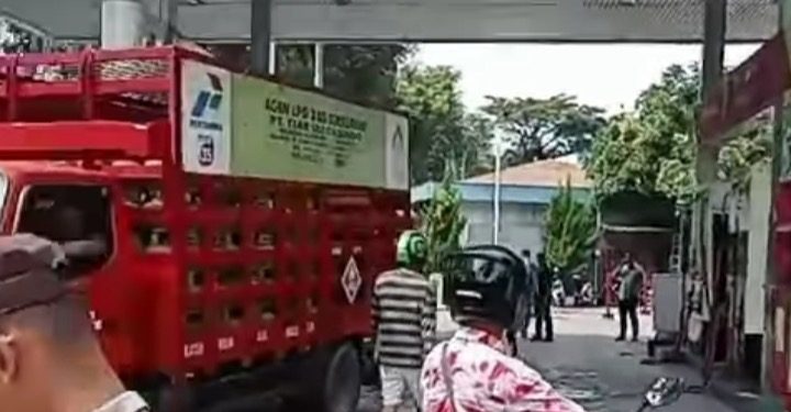 SPBU 14 211 207 Jalan Sangnawaluh Simpang Sambo Di Segel, Karna BBM Nya Mengandung Air