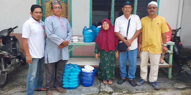Cerita Siantar Dulu (CSD) Kembali Laksanakan Jumat Berkah dengan Pembagian Nasi Kotak di Masjid Nurul Hadi Pematangsiantar