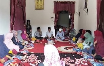 Cawabup Labusel, Drs. H. Naga Parlaungan Lubis bersilahturahmi dengan Perwiritan Simpang 4 Desa Sisumut