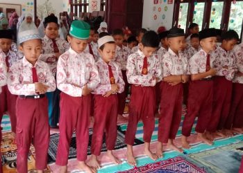 Siswa-Siswi SD Negeri 101230 Sababangunan Padang Bolak Laksanakan Praktek Shalat Yang Benar