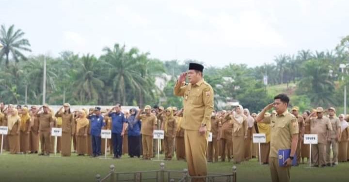 Pesan Wabup Saat Pimpin Apel Gabungan Di Lingkungan Pemkab Labusel