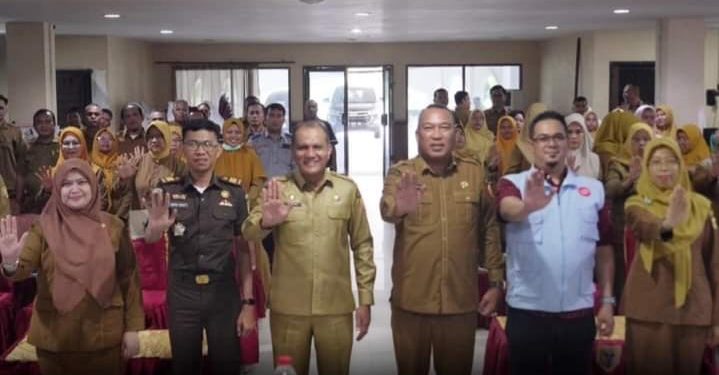 Pj Sekda membuka Acara Sosialisasi Anti Korupsi Dilingkungan Pemkab Labusel