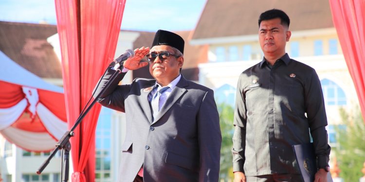 Pj Bupati Mahyuzar Pembina Upacara Memperingati Hari Pahlawan
