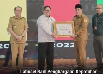 Pemkab Labusel Raih Penghargaan Kepatuhan Penyelenggaraan Pelayanan Publik 2024 dari Ombudsman