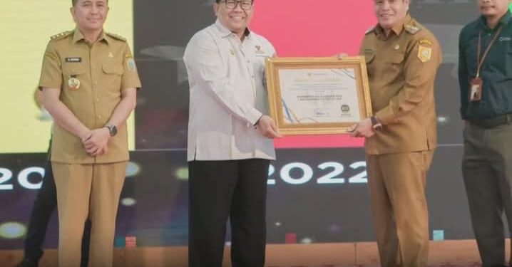 Pemkab Labusel Raih Penghargaan Kepatuhan Penyelenggaraan Pelayanan Publik 2024 dari Ombudsman