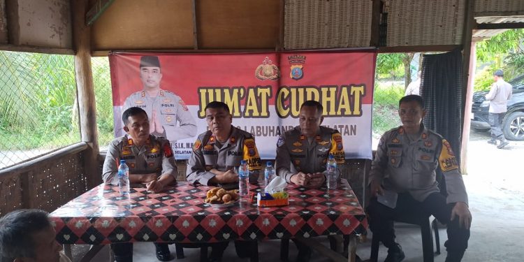Kapolres Labusel AKBP Arfin Fachreza Gelar Jumat Curhat Di Desa Tanjung Medan