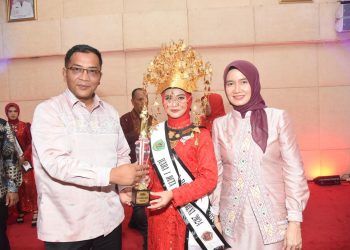 Plt. Bupati dan Ketua TP. PKK Kabupaten Berpesan Ke Boru Namora Untuk Banggakan Tapsel