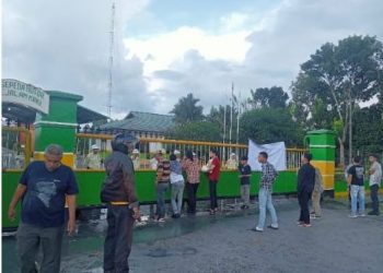 Aliansi Mahasiswa Labuhanbatu Raya Bergerak Geruduk Pabrik PMKS ATM Kampung Rakyat