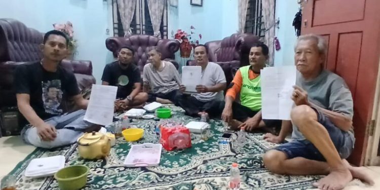 Mantan Kepala Desa Sisumut Sugiono Tepis Adanya Pemberitaan Menguasai Lapangan Sepak Bola Blok Songo.