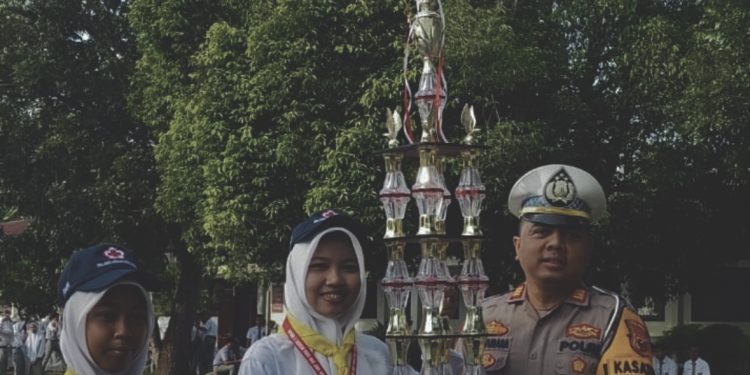 Kasat Lantas Polres Binjai Jadi Irup Pada Upacara Bendera di SMA Negeri 2 Binjai