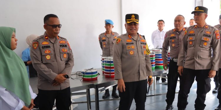 Kapolres Aceh Tamiang Tinjau Kegiatan Proses Penyiapan Makanan Bergizi Gratis Bagi Anak Sekolah