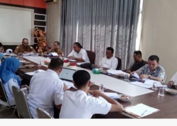 Tenaga Honerer Pemkab Aceh Tamiang Datangi Gedung DPRK Aceh Tamiang Mengadukan Nasib Mereka