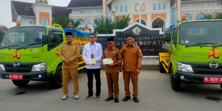 Bupati Aceh Utara Terima 2 Unit Mobil Tangki dan Hasil Pembangunan 1.177 Unit Septik Tank Senilai Lebih Rp.30 M