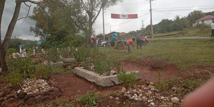 Naposo Nauli Bulung Purbasinomba Paluta Lakukan Ziarah & Bersih-Bersih TPU