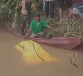 Mayat Budiono Akhirnya Di Temukan Keadaan Terapung Di Sungai Barumun Sudah Tak Bernyawa