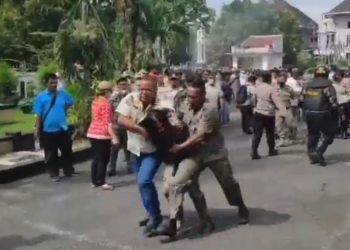 KECAMAN KERAS TERHADAP REPRESIVITAS APARAT DAN PEMBUNGKAMAN DEMOKRASI