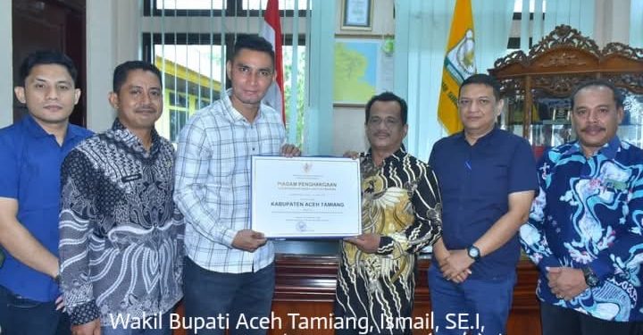 Pemkab Aceh Tamiang Menerima Penghargaan Sebagai Kota Peduli HAM Dari Kemenkumham RI