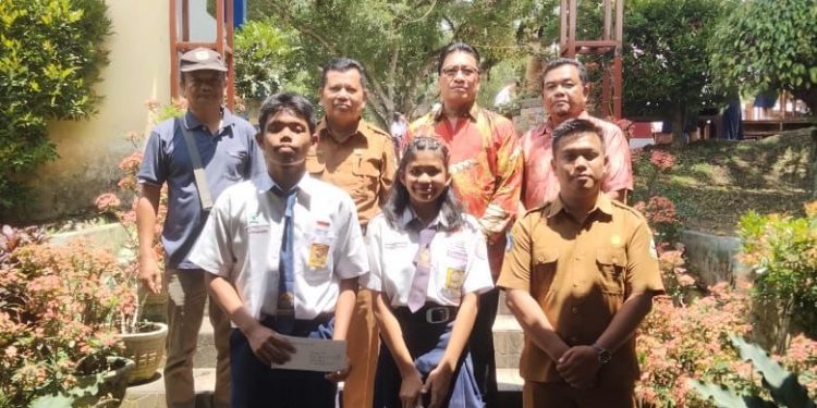 Ikatan Alumni SMP Negeri 2 Pematangsiantar Serahkan Bantuan untuk Pentas Seni Sekolah SMP Negeri 2 Pematangsiantar