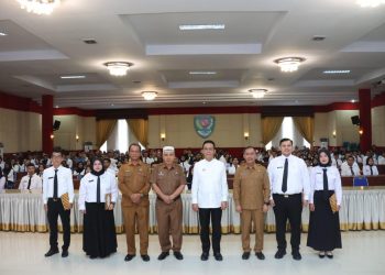 Bupati Tapsel Serahkan 150 SK CPNS : Saya Butuh Orang-Orang ‘Agent Of Change’