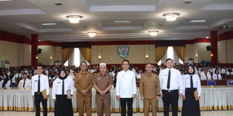 Bupati Tapsel Serahkan 150 SK CPNS : Saya Butuh Orang-Orang ‘Agent Of Change’