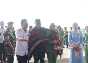 Bupati Tapsel Bersama Ketua TP PKK Sambut Kunjungan Kerja Pangdam I/BB