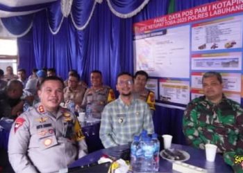 Bupati Labusel Fery Sahputra dan Kapolres AKBP Aditya SP SembiringMengikuti ZOOM Bersama Kapolda Sumatera Utara