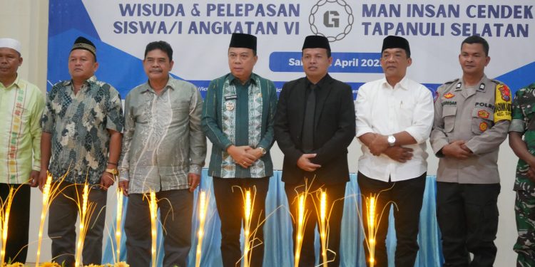 Wakil Bupati Tapsel Hadiri Wisuda MAN Insan Cendekiawan : Jangan Berpuas Diri Karena Perjalanan Belum Seberapa