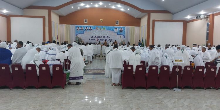 174 Calon Jemaah Haji Asal.Tapsel Resmi Diberangkatkan ke Tanah Suci Melalui Embarkasi Medan