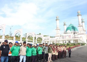 Bupati Tapsel Lepas Gerakan Gotong Royong Untuk Indonesia Raya di Halaman Masjid Agung Syahrun Nur