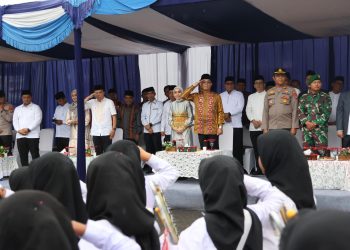 Ribuan Warga Tumpah Ruah Padati Pasar Sipagimbar Daksikan Pawai Ta’aruf