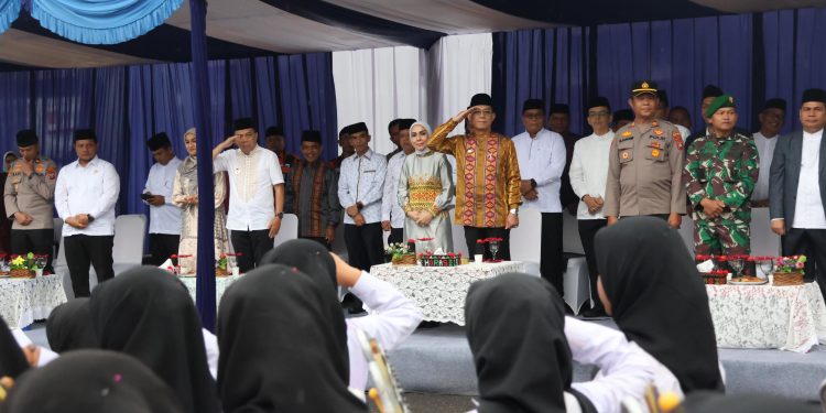 Ribuan Warga Tumpah Ruah Padati Pasar Sipagimbar Daksikan Pawai Ta’aruf