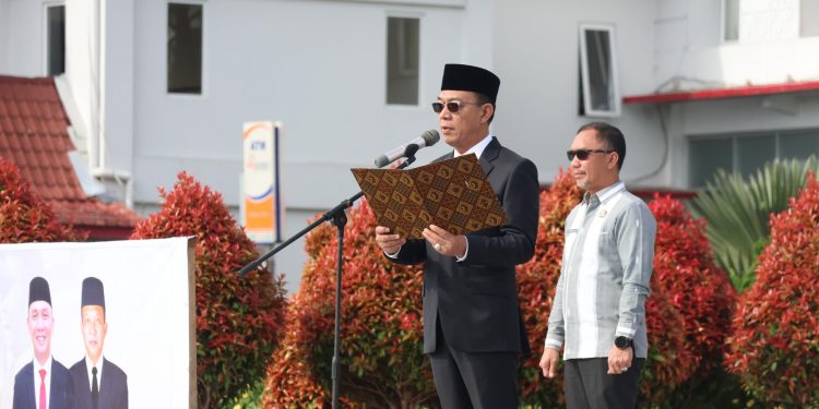 Bupati Tapsel Jadi Irup Pada Peringatan Hari Pendidikan Nasional Tahun 2025