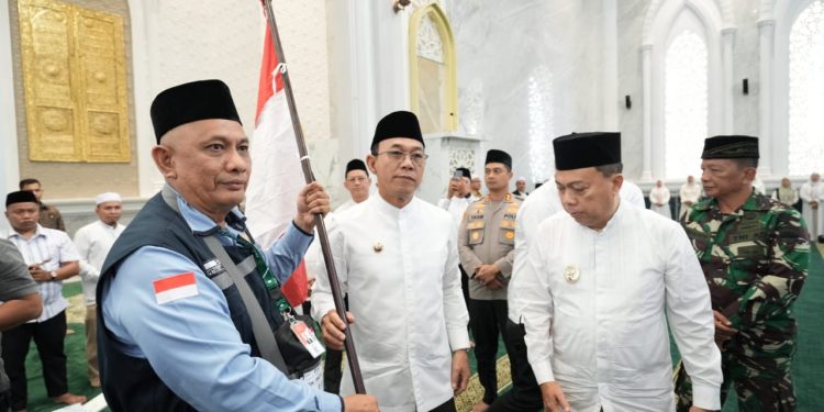 Pemkab Tapsel Secara Resmi Berangkatkan 174 Jemaah Calon Haji 1446 H di Masjid Agung Syahrun Nur