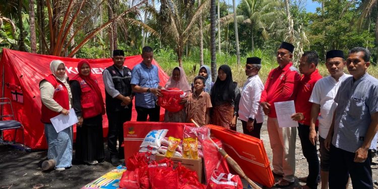 Wakil Bupati Aceh Utara Serahkan Bantuan Masa Panik untuk Korban Kebakaran di Gampong Pante Jaloh