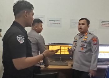Kapolres Labusel Tinjau Layanan Call Center 110 Polres Labusel, Tegaskan Komitmen Respons Cepat dan Pelayanan Prima