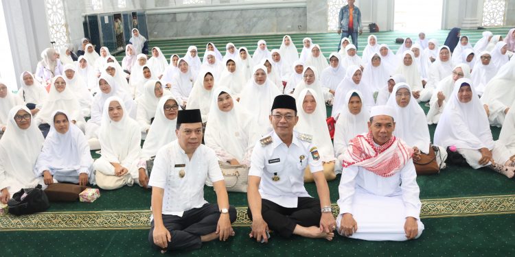 Bupati Tapsel Buka Manasik Haji Akbar Bagi Calon Jemaah Haji Tahun 2025