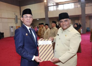 Bupati Tapsel Lantik 21 Kepala Sekolah SD dan SMP di Lingkungan Disdik