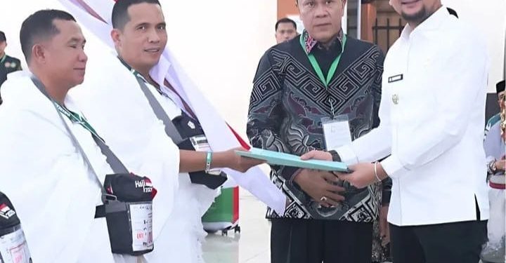 Ratusan Jemaah Haji Labuhanbatu Selatan Di Lepas Oleh Bupati Labuhanbatu Selatan