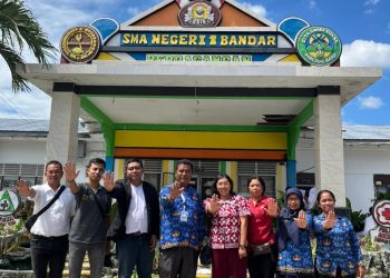 KPKM – RI Berkolaborasi Bersama BNN Lakukan Sosialisasi Penyalahgunaan Narkotika Di SMA Negeri 1 Bandar, Kabupaten Simalungun