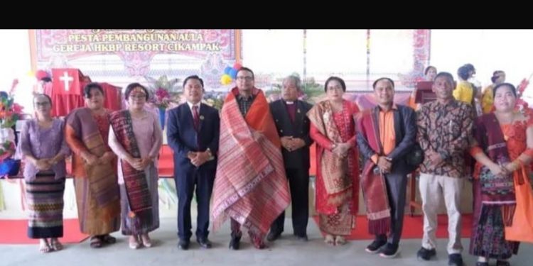 . Bupati Labusel Hadiri Pesta Pembangunan Aula Gereja HKBP Cikampak