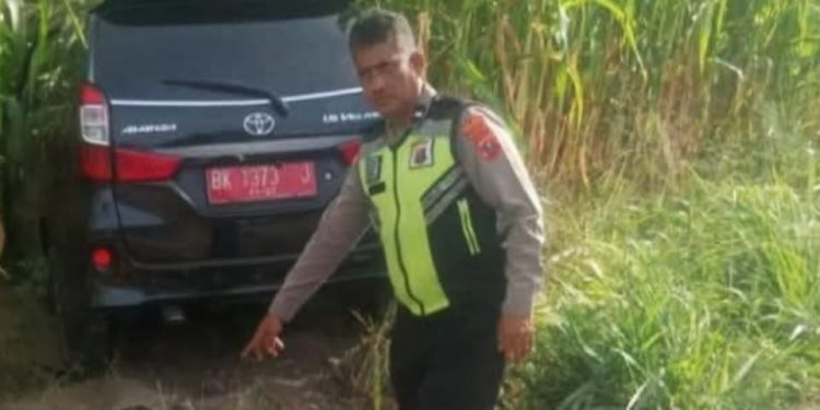 Bapak dan Dua Anaknya Meninggal, Istri Kritis, Ditabrak Mobil Dinas Berplat Merah.