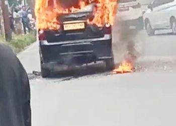Angkot SKB Yang Terbakar Di Jalan Medan Jembatan Kembar Sigagak, Berhasil Dipadamkan Damkar Kota Pematangsiantar