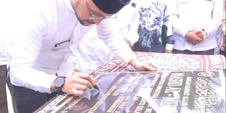 Bupati Labusel Resmikan Masjid Al Muslim Kampung Bedagai