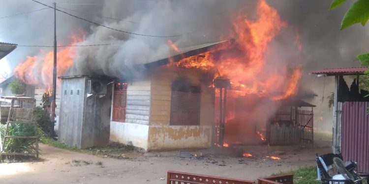 Unit Rumah Dilalap Sijago Merah di Desa Tambon Baroh Aceh Utara