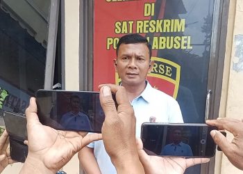 Polres Labusel Gelar Rekonstruksi Kasus Pembunuhan Tragis di Desa Rintis