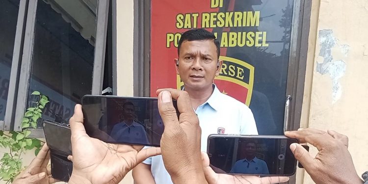 Polres Labusel Gelar Rekonstruksi Kasus Pembunuhan Tragis di Desa Rintis