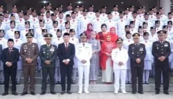 Upacara Penurunan Bendera HUT RI Ke-80 Penuh Khidmat